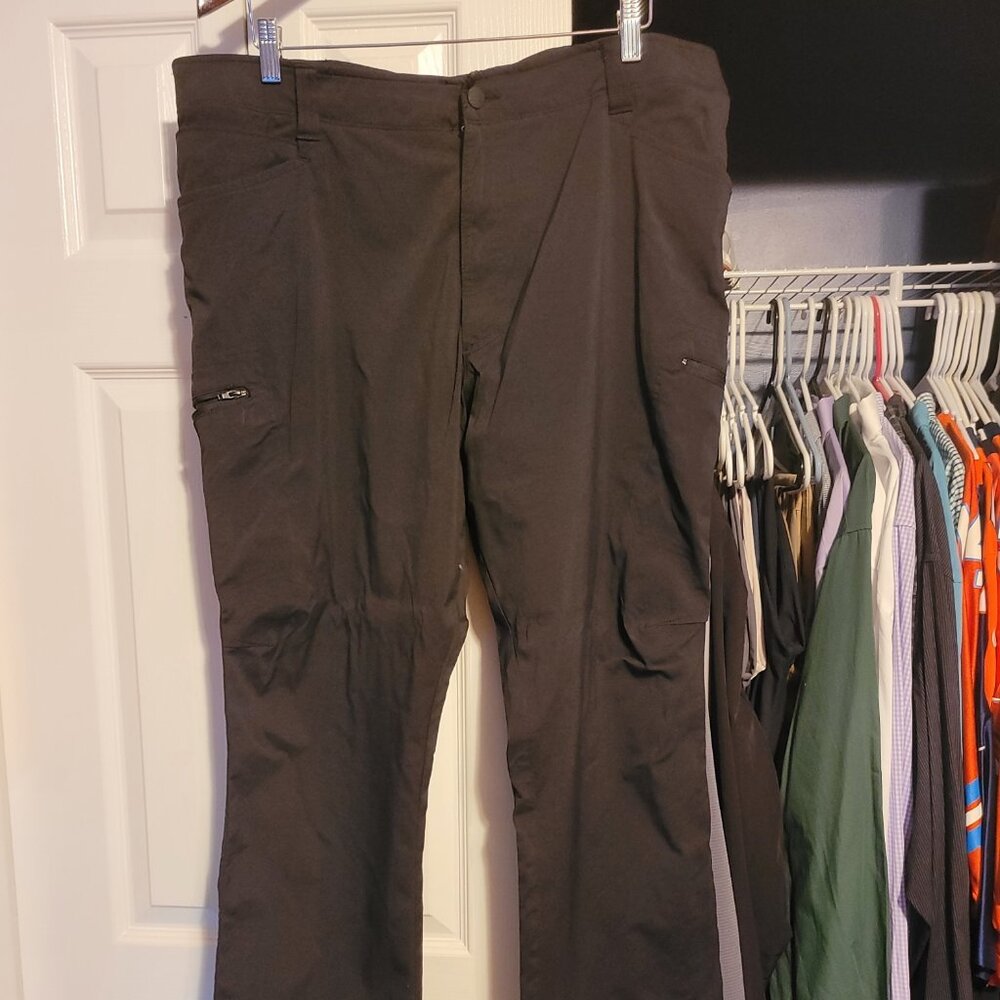 Wrangler Men's Outdoor Performance Zip Cargo Pant, Black, 40x32